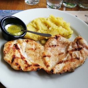 pechuga de pollo, puré papa criolla
