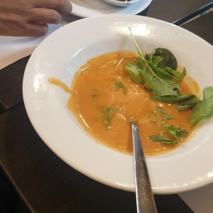 Crema de tomate en leche de coco