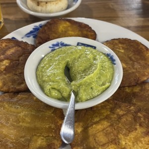 Patacones con guacamole 