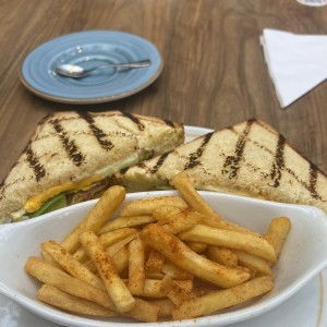 Club sandwich con agucate 