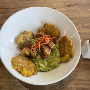 Chicharrones con guacamole