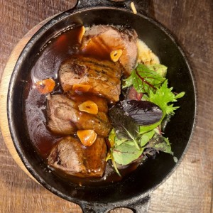 Lomito con pure de yuca 