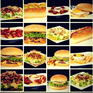 variad de platos y hamburguesas 