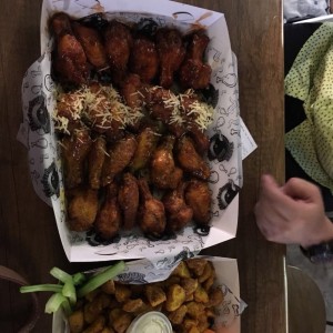 combo de 24 alitas con 4 salsas 