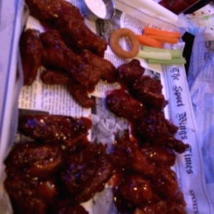 Buffalo hot, frutos rojos, chile y BBQ dulce