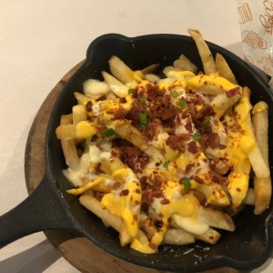 papas con queso y tocineta