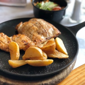 Pechuga a la plancha con ensalada 