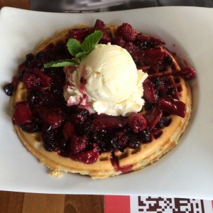waffle de frutos del bosque