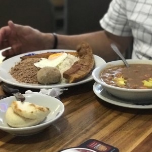 Bandeja Paisa