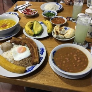 bandeja paisa, mondongo y frijolada