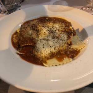 Raviolis de carne a la bolognese 