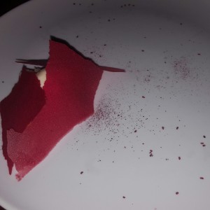 tejas de remolcha con helado de coco