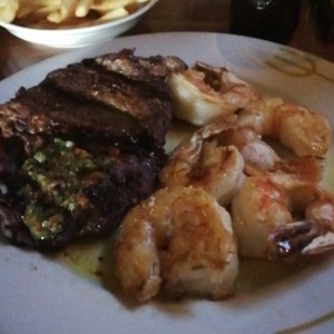 Solomito con langostinos al ajillo