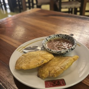 Patacones con hogao 