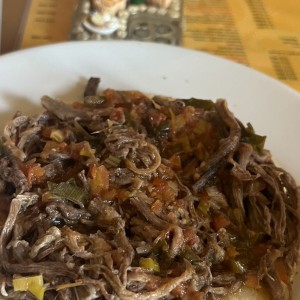 Arepa con carne mechada 