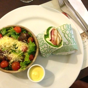 Wrap de BBQ y ensalada de la casa