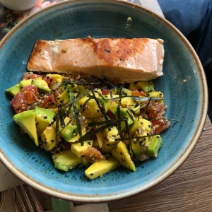 ensalada de salmon con arroz co coco