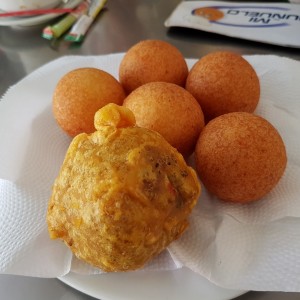 buñuelos y papa rellena