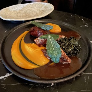 Cerdo en dos cortes