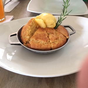 Pan de maiz! IMPOSIBLE NO COMERSE UNO ENTERO!!!