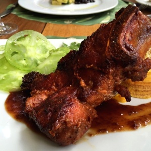 Rack de cerdo al humo