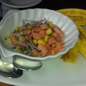 Ceviche de Camarones  con  mango   biche