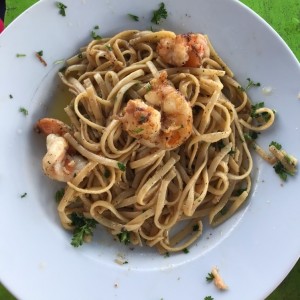 Linguini al oleo con langostinos 