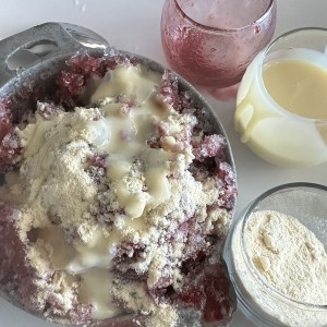 RASPADO (Servido con Leche Condensada, Malteada y su Sirope Favorito Frutos Rojos)