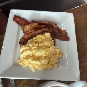 Huevo y tocino adicional