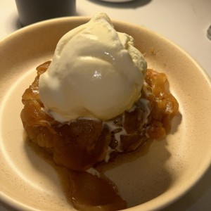 Pie de manzana con helado 