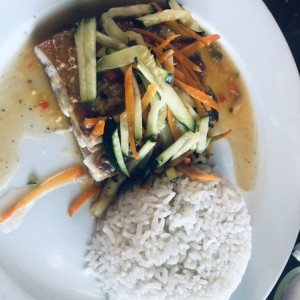 Filete de corvina con arroz con coco
