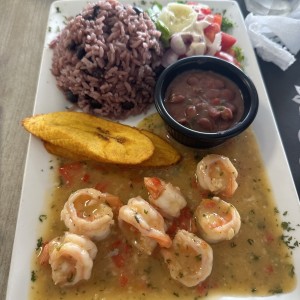 Camarones al ajillo 