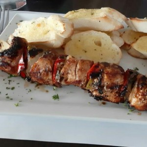 brocheta de pollo
