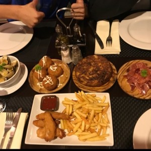 almejas al ajillo, croquetas de jamon, tortilla espanola, jamon iberico y deditos de pollo