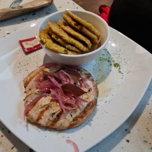 Filete de pollo con patacones