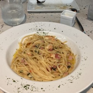 Linguine de camarones