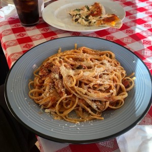 linguini con pollo y jongos