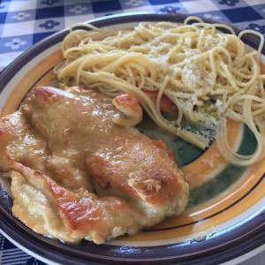 prchuga de pollo al limon con pasta al oleo