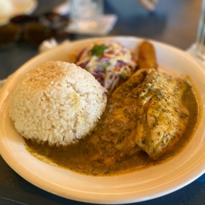 Pescado con albahaca y limon y arroz con coco