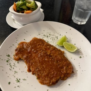 Corvina en salsa de jengibre y ostiones con vegetales salteados