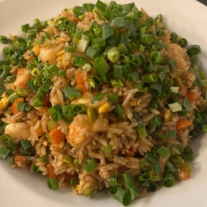Arroz frito con camarones