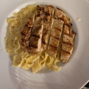 Fettucine Alfredo con Pollo 
