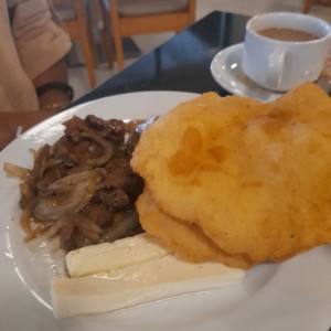 hojalda y bistec queso blanco