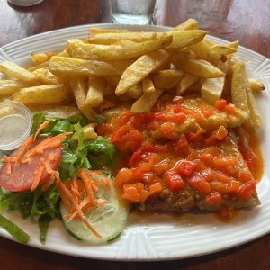 Filete de corvina al ajillo