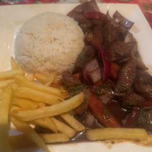Carnes - Lomo Saltado
