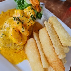 Filete en Salsa de Camarones