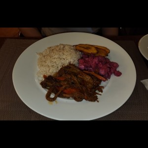 ROPA VIEJA, ARROZ Y TAJADAS