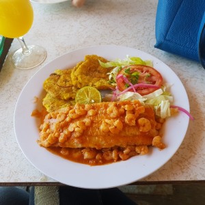 Filete de corvina rellena con camarones
