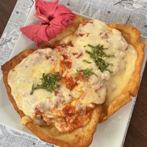 Huevos rancheros en hojaldra 