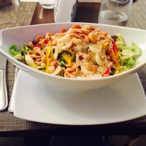 ensalada de quinoa organica . la mejor ensalda de santiago